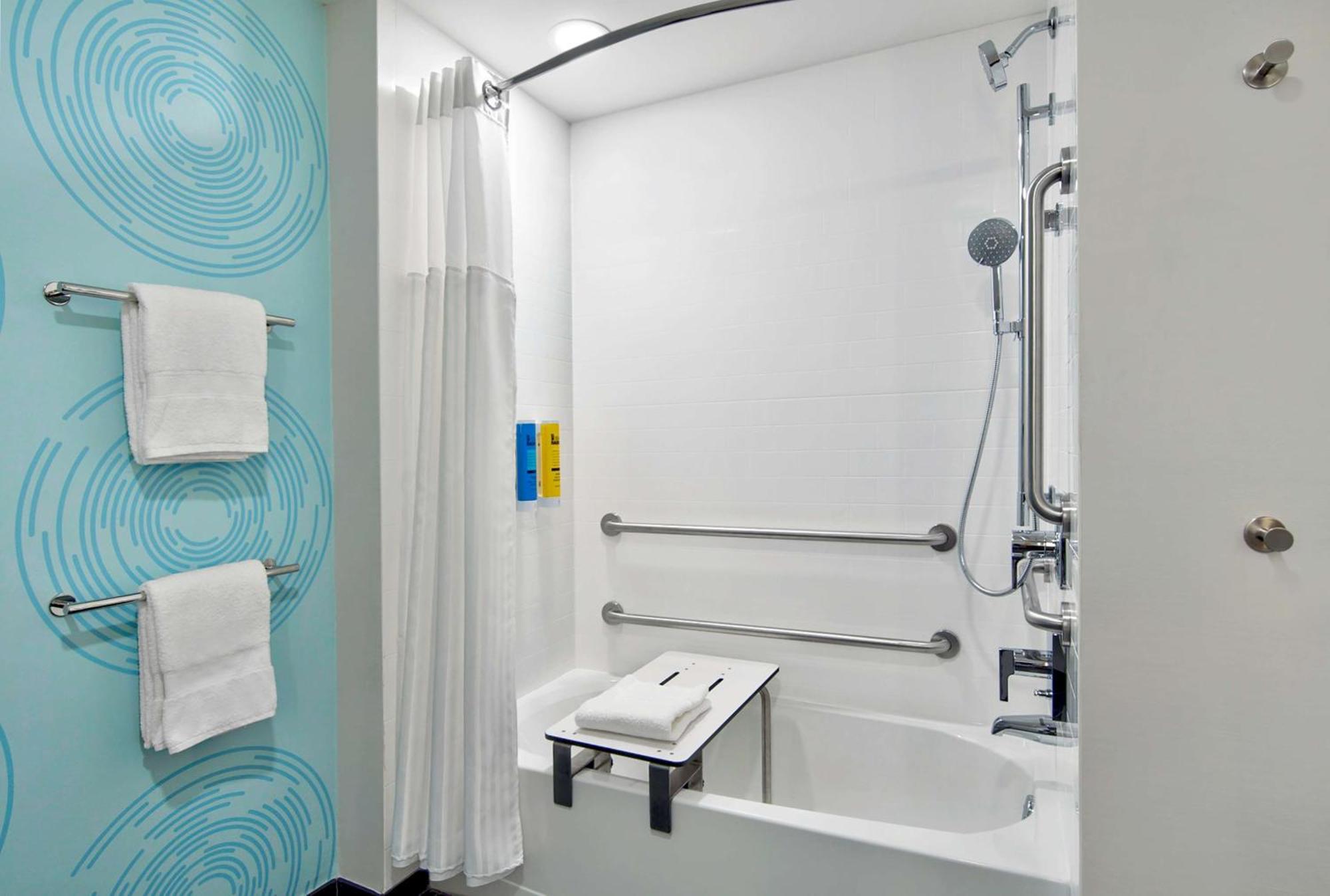 Tru By Hilton Ashburn One Loudoun, Va Hotel Bagian luar foto